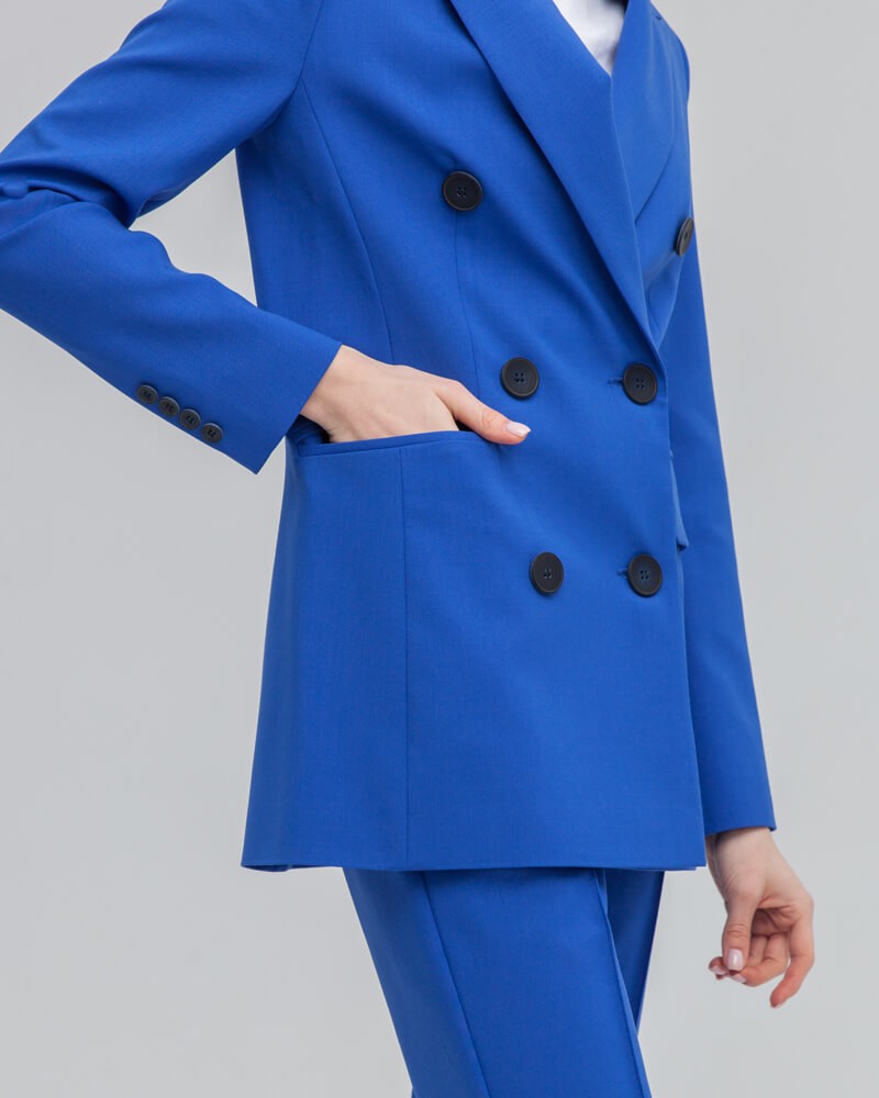 Жакет JA003-1, цвет: синий Allweneed Слегкаприталенный двубортный жакет послужит удачным дополнением не только к деловым нарядам, но и к повседневным образам.Незаменимый элемент базового гардероба, который легко сочетать с брюками, юбками, платьями и денимом.