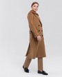 Пальто прямого кроя Christian с меховым воротником, цвет: кэмел Allweneed Двубортное пальто прямого кроя длины миди из плотной шерсти на подкладе с двумя шлицами. Дополнено хлястиком на спинке и воротничком из экомеха.
Структурированный силуэт пальто идеально подойдет для создания деловых образов на каждый день.
На модели размер XS