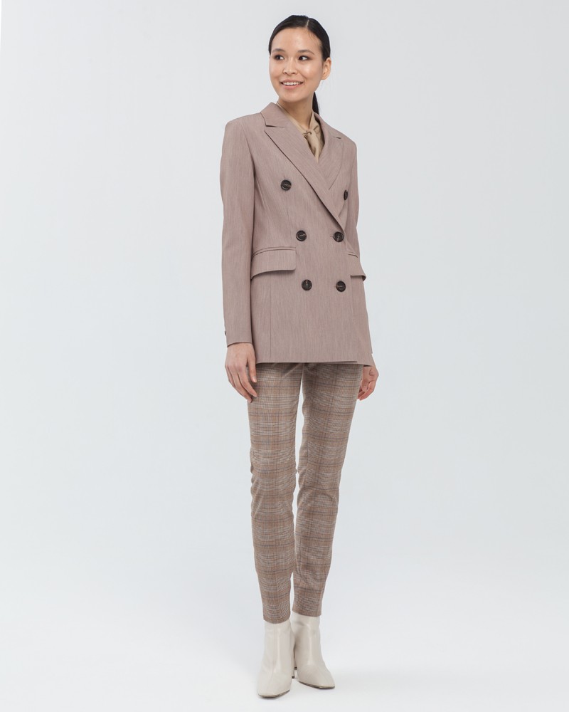 Жакет JA003-1, цвет: какао Allweneed Слегкаприталенный двубортный жакет послужит удачным дополнением не только к деловым нарядам, но и к повседневным образам.Незаменимый элемент базового гардероба, который легко сочетать с брюками, юбками, платьями и денимом.