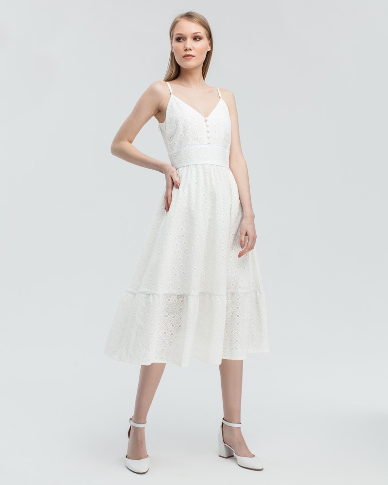 Платье DR056, цвет: белый Allweneed Платье А-силуэта длины миди с воланами на подоле. Дополнено кокеткой и застежкой на пуговицу на груди. Бретели регулируются. Платье идеально для похода в ресторан жарким летним вечером.
На модели размер XS