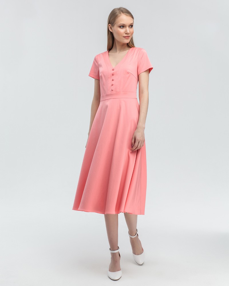 Платье DR055, цвет: коралловый Allweneed Платье А-силуэта с V-образным вырезом дополнено декоративными пуговицами в тон изделия. Нежный, женственный вариант на каждый день.
На модели размер XS