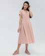 Платье DR055, цвет: пудровый Allweneed Платье А-силуэта с V-образным вырезом дополнено декоративными пуговицами в тон изделия. Нежный, женственный вариант на каждый день.
На модели размер XS