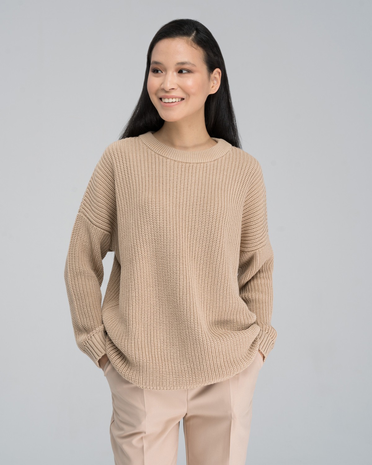 Свитер OVERSIZE SW001-1, цвет: бежевый Allweneed Хлопковый свитер крупной вязки с круглым вырезом.Cвитероверсайзпозволяет создать множество образов, которыеподчеркнут девичью хрупкость. В нем удобно и уютно,его обладательница будет выглядеть как никогда женственно и изящно.