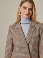 Жакет двубортный с обтяжными пуговицами, цвет: бежево-горчичная клетка Allweneed Двубортный жакет свободного кроя с обтяжными пуговицами и клапанами на карманах. Сочетайте с брюками в тон для создания изысканного, делового или вечернего образа. Бестселлер базовой коллекции, который мы повторили этой осенью в глубоких природных оттенках.
На модели размер XS
