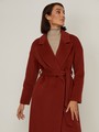Пальто-халат Harvey со спущенным рукавом, цвет: хурма Allweneed Пальто-халат из плотной шерсти. Модель прямого силуэтас английским воротником.Пальто дополнено двумя вместительными карманами,без застежки, с поясом из основного материала.
На модели размер XS