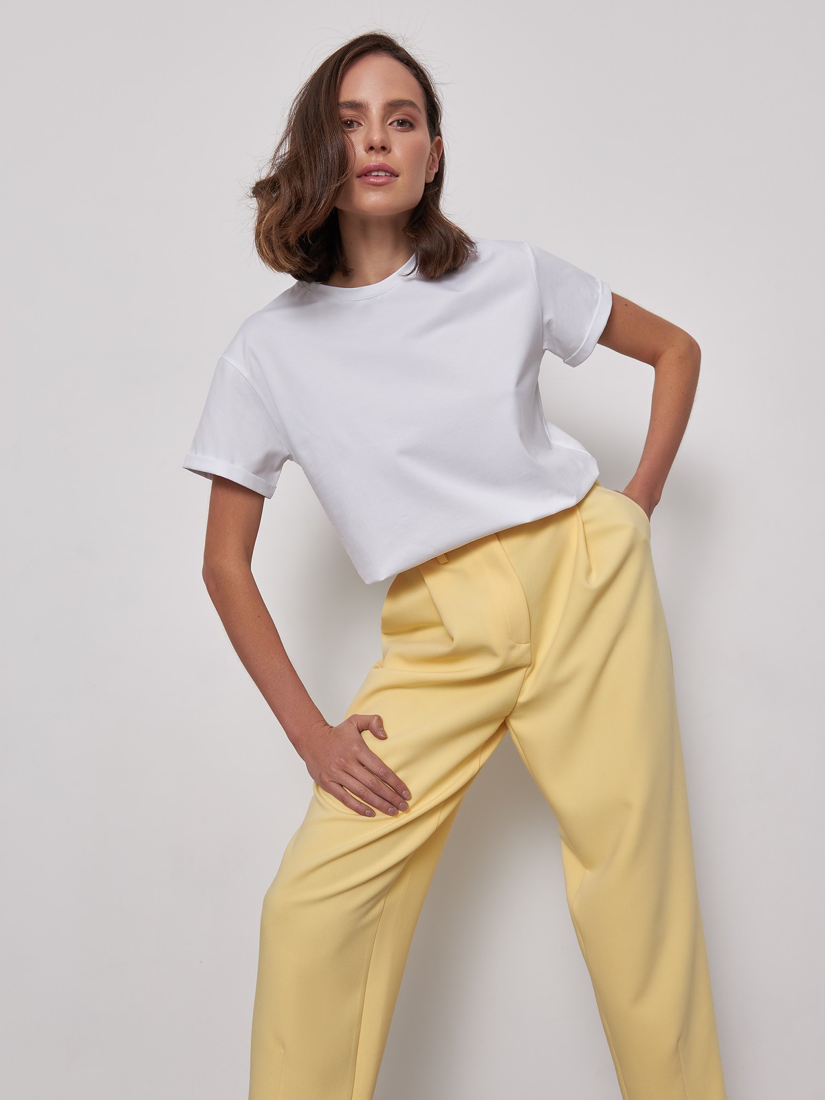 Футболка свободного кроя из слегка тянущегося хлопкового материала. В новой коллекции мы выпустили футболки в новыхбазовых, пастельных и приглушенных цветах.

На модели размер M