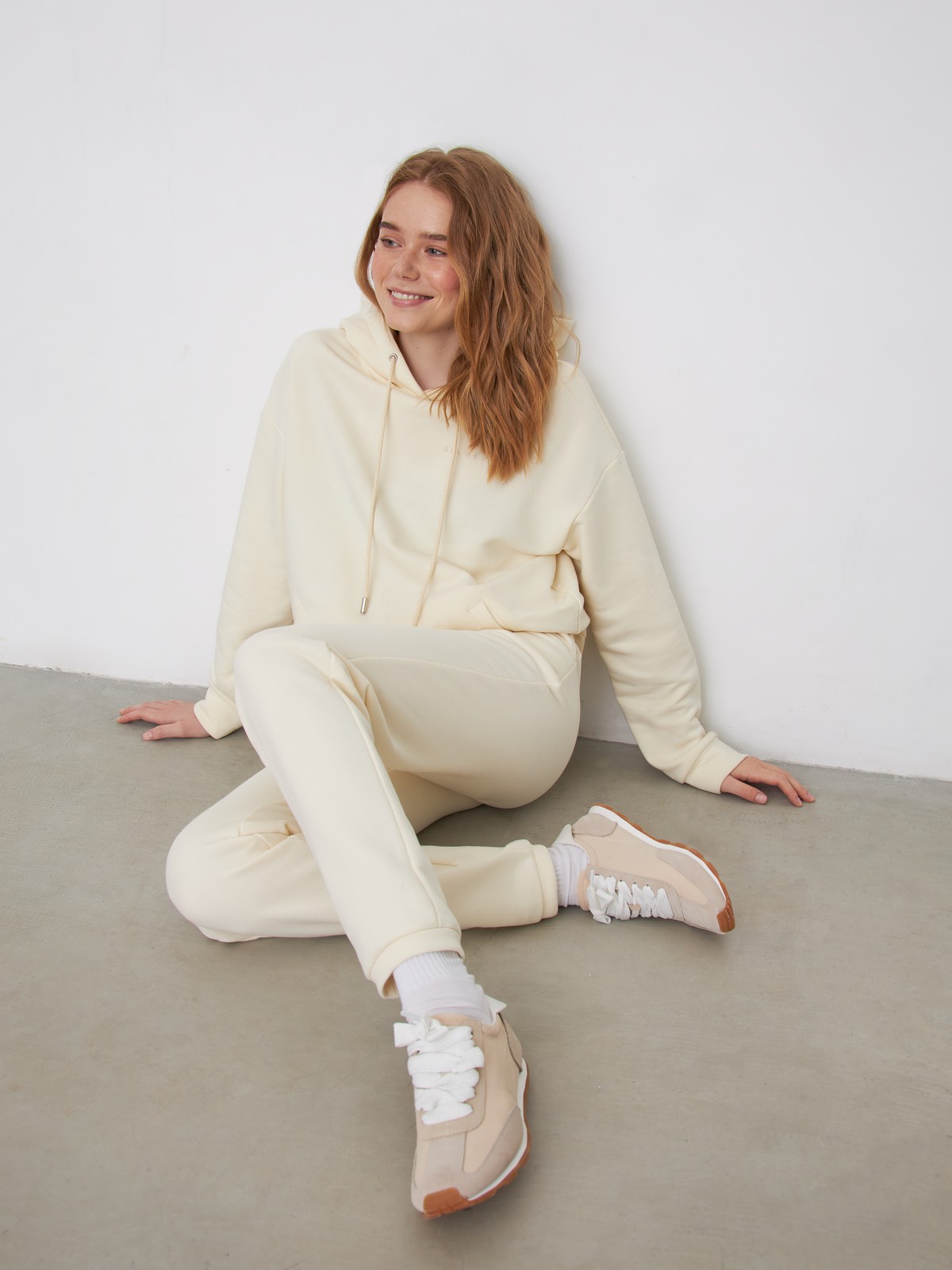 


Брюки джогеры спортивного кроя из плотного эластичного хлопка с прорезными карманами и кулиской на талии для максимального комфорта. Лаконичная брендированная вышивка ALL WE NEED IS LOVE спереди.

На модели размер XS