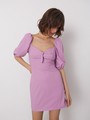 Платье мини с объемными короткими рукавами, цвет: лавандовый Allweneed
Полуоблегающее платье-мини с глубоким вырезом и лифом сердечко. Ультра женственная модель оформлена объемными короткими рукавами со сборками по контуру и декоративной завязкой.
На модели размер XS