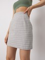Мини-юбка , цвет: серо-бежевая клетка Allweneed
Мини-юбка с потайной молнией. Ткань идеальна для жаркого лета: дышит, создает ощущение легкости и приятна к телу. В комплект к юбке из коллекции можно подобрать жакет из такой же ткани.
На модели размер XS