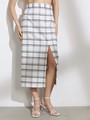 Миди-юбка с разрезом, цвет: черно-белая клетка Allweneed
Юбка-карандаш средней длины. Высокая посадка на талии акцентирует силуэт, а глубокий вырез сбоку придает образу чувственности. Дополните образ контрастной водолазкой или боди, жакетом в тон и туфлями на устойчивом каблуке.
На модели размер XS