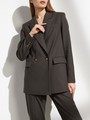 Двубортный жакет, цвет: темный хаки Allweneed
Костюмный жакет прямого кроя - классика с заостренными лацканами и карманами на клапанах. Модель выполнена из костюмной ткани, ткань подкладки изготовлена на основе вискозы. Пиджак дополнит образы в casual-стиле с юбками миди, платьями или брюками. Для более расслабленных образов можно подобрать джинсы и платья-комбинации.
На модели размер XS