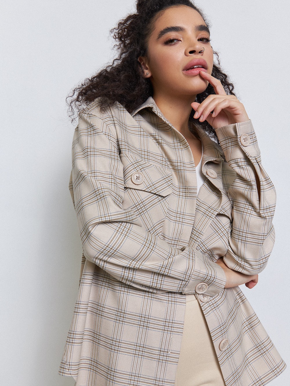 Рубашка в клетку, цвет: бежево-коричневая клетка Allweneed
Рубашка в акцентную клетку - ваша идеальная напарница. Она поддержит любой повседневный образ в сочетании с топом, джинсами или брюками светлого оттенка. Носите как рубашку или как часть многослойного образа.
На модели размер XS/S