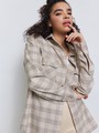 Рубашка в клетку, цвет: бежево-коричневая клетка Allweneed
Рубашка в акцентную клетку - ваша идеальная напарница. Она поддержит любой повседневный образ в сочетании с топом, джинсами или брюками светлого оттенка. Носите как рубашку или как часть многослойного образа.
На модели размер XS/S