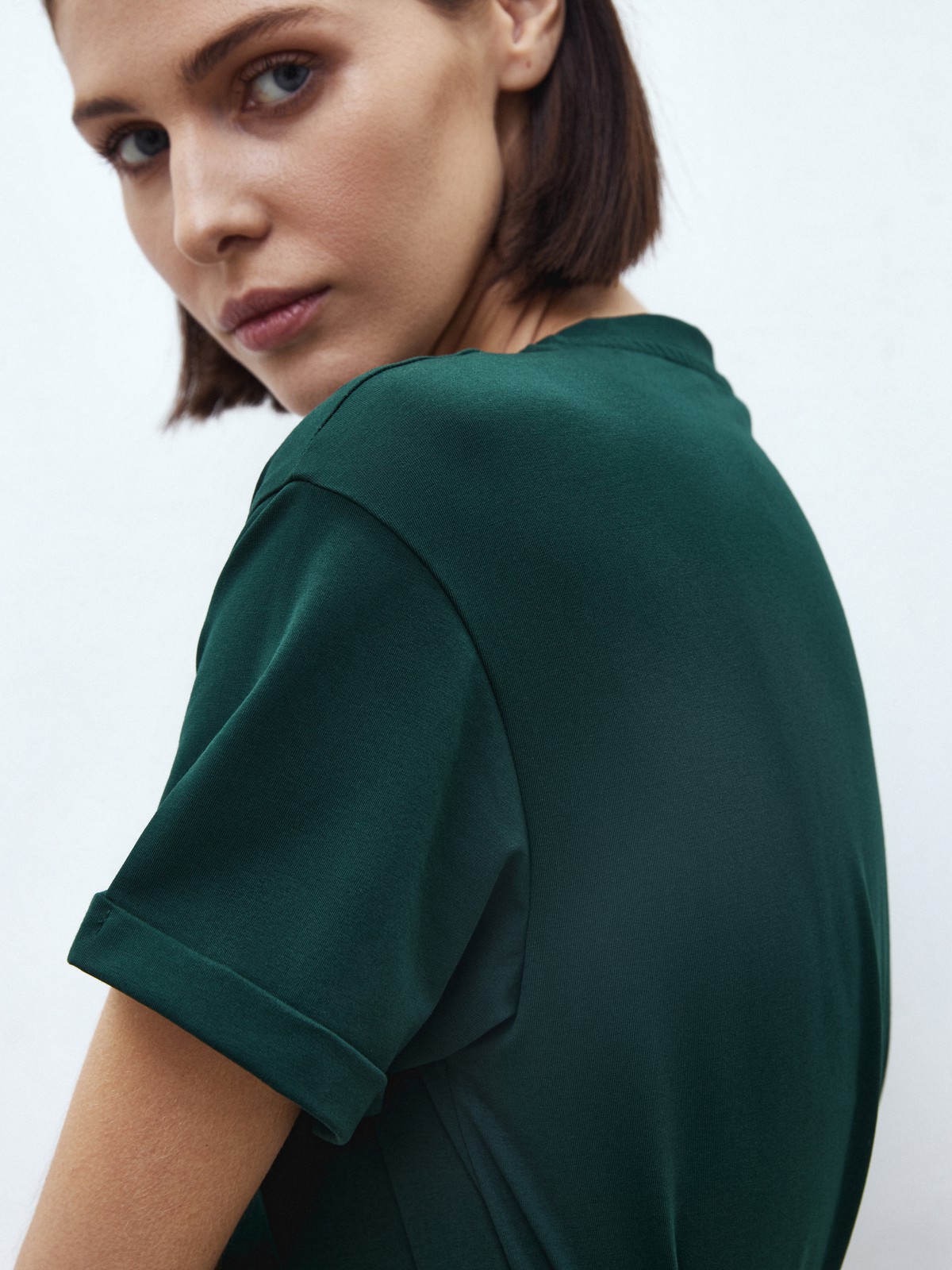 Футболка свободного кроя из слегка тянущегося хлопкового материала. В новой коллекции мы выпустили футболки в новыхбазовых, пастельных и приглушенных цветах.

На модели размер M