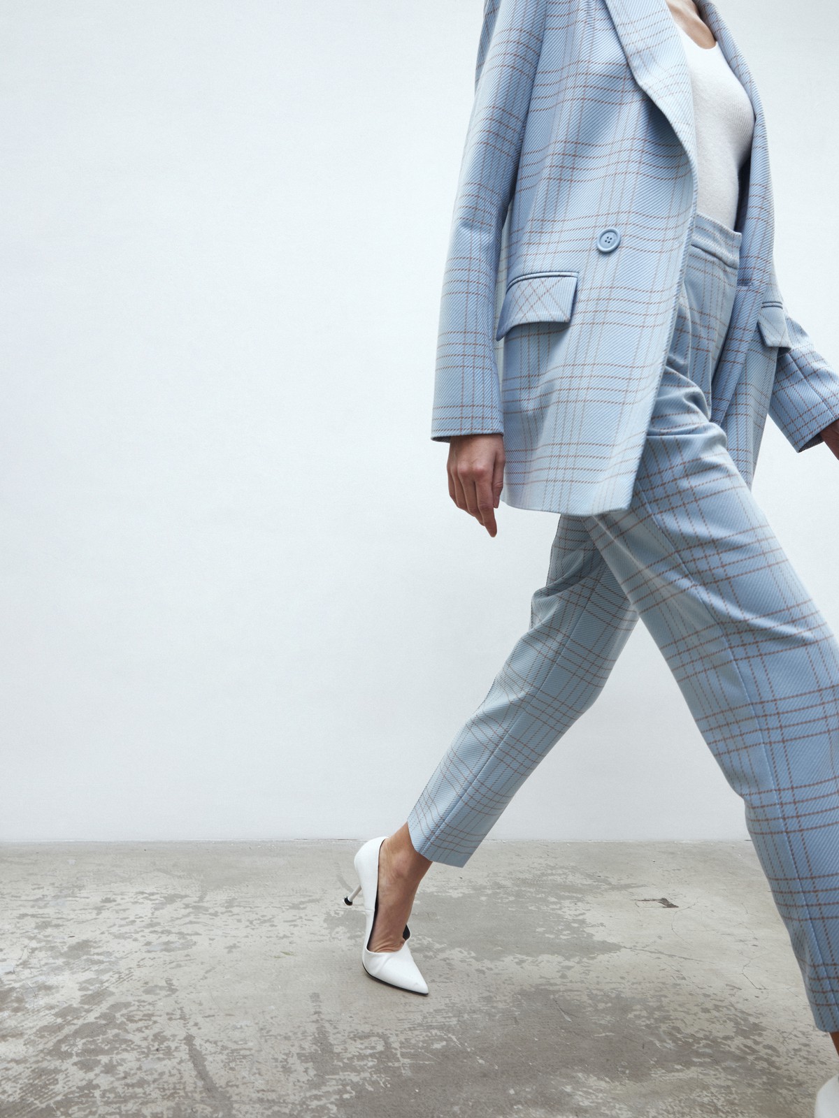 Брюки на высокой талии , цвет: бежево-голубая клетка Allweneed
Брюки-бананы на высокой посадке. Длина 7/8. Два кармана по бокам. Ткань создает ощущение легкости и прохлады даже в теплый день. К брюкам мы советуем подобрать жакет в тон и рубашку из плотной ткани. Пять цветов, наш фаворит яркая фуксия.
На модели размер S