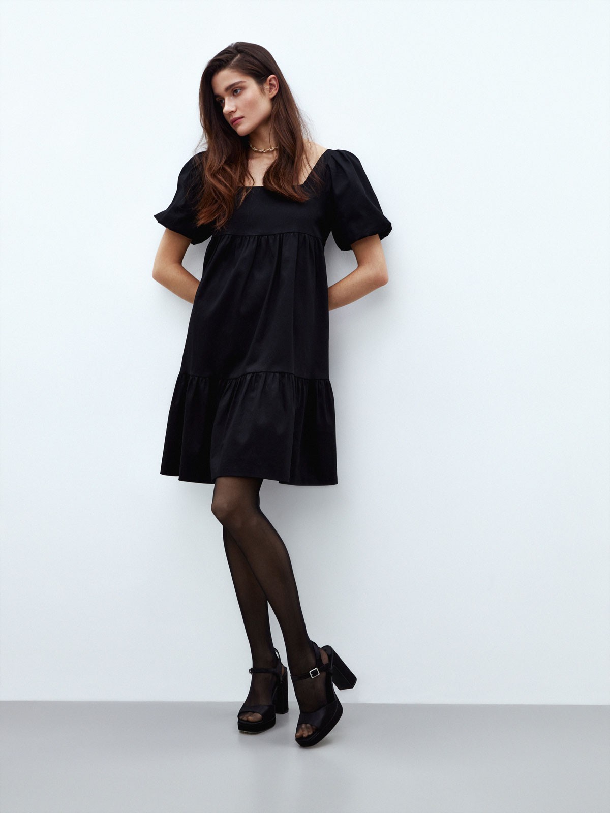 Платье трапеция из хлопка, цвет: Черный Allweneed
Платье с воланами А-силуэта из хлопка. Хлопок экологичный и гипоаллергенный материал.Ткань долго сохраняет насыщенность цвета. Модель свободного кроя, которая не сковывает движения. Легкое и воздушное платье можно носить как с плотными колготками, так и на голое тело летом.
На модели размер XS