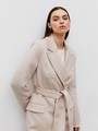 Двубортное пальто с ремнем, цвет: молочный Allweneed Двубортное пальто в стиле мужского пиджака с глянцевым отливом премиальной шерсти влюбляет в себя с первого взгляда! Лаконичное, но эффектное, оно добавит лоск любому образу. Акцентные плечи и лацканы создадут уверенный силуэт, а пояс вокруг талии подчеркнет женственность. Несмотря на большое количество строгих элементов и классический покрой, пальто будет особенно интересно смотреться в образах с платьями, широкими брюками.
Температурный режим до +5 C.
На модели размер XS