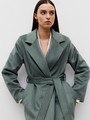 Пальто-халат, цвет: оливковый Allweneed
Наш бестселлер, пальто-халат с отложным воротником и треугольными лацканами. Теплая шерсть с мягким отливом - лучший материал для демисезонного пальто. Мы любим это пальто за мягкий нрав: свободный фасон без застежки, широкий пояс, которым можно подчеркнуть талию или оставить пальто распахнутым при желании. Лаконичность линий делает его универсальным для практически любого образа и стиля.
Температурный режим до +5 C.
На модели размер XS