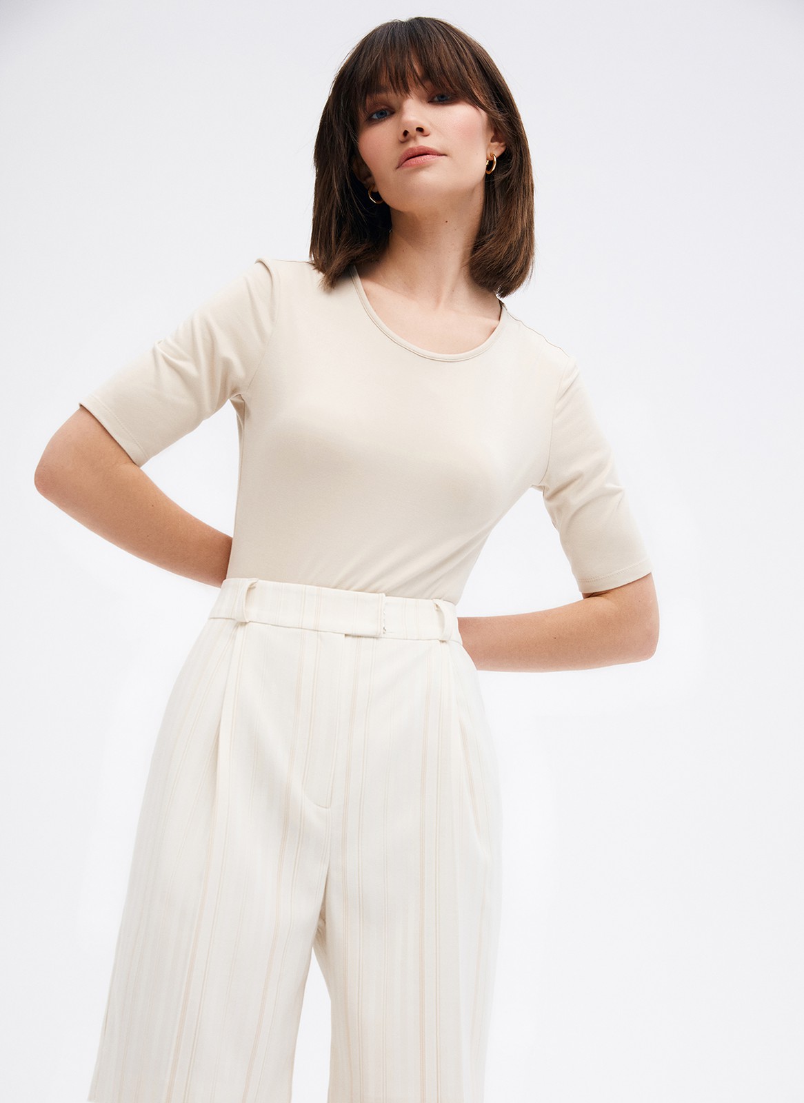 Шорты-бермуды, цвет: Молочный в полоску Allweneed
Шорты-бермуды удлиненные. Шорты брючного кроя со стрелками и складкой на полочке. Посадка на талии и шлевки на поясе для ремня. Мы изготовили шорты из тонкой костюмной ткани и изо льна, поэтому их можно носить каждый день и теплой весной, и жарким летом. Подберите к шортам жакет из коллекции в тон. Четыре оттенка на ваш выбор.
На модели размер S