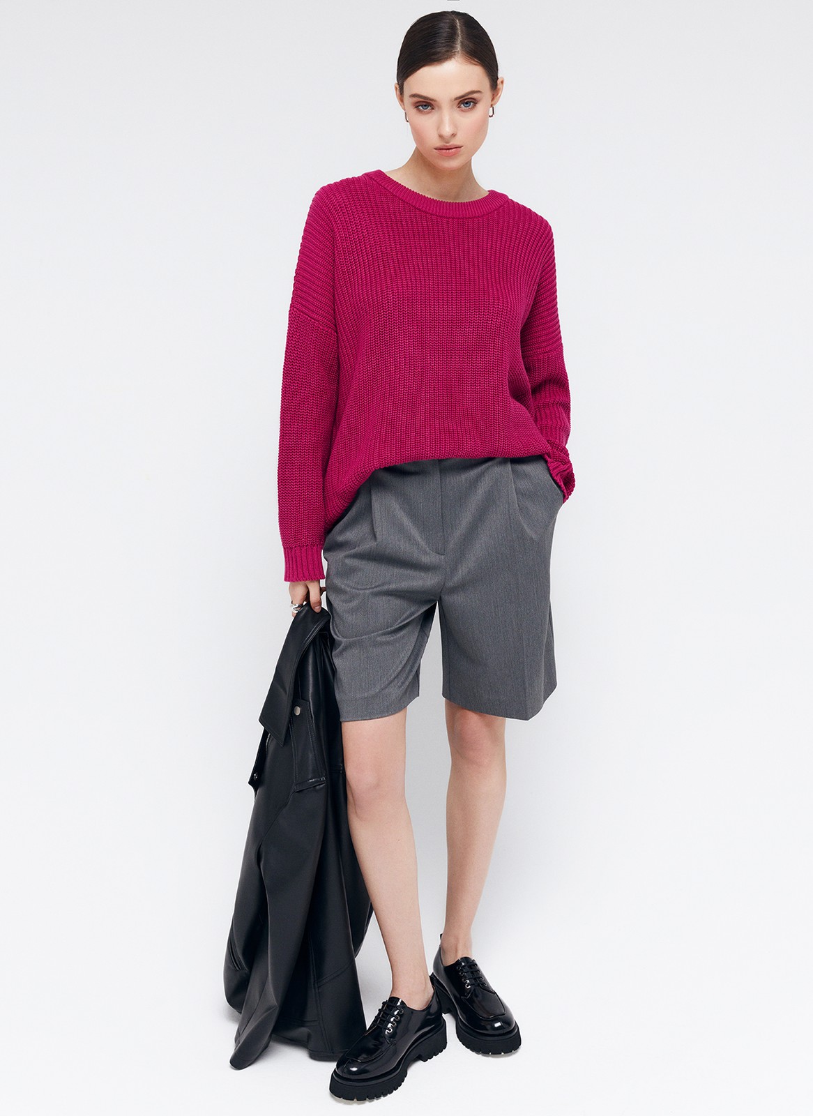 Свитер с круглым вырезом, цвет: Ярко-розовый Allweneed Хлопковый свитер крупной вязки с круглым вырезом. В нем удобно и уютно, его обладательница будет выглядеть как никогда женственно и изящно. Нежный хлопок дышит и позволяет поддерживать оптимальный температурный режим.
На модели размер one size