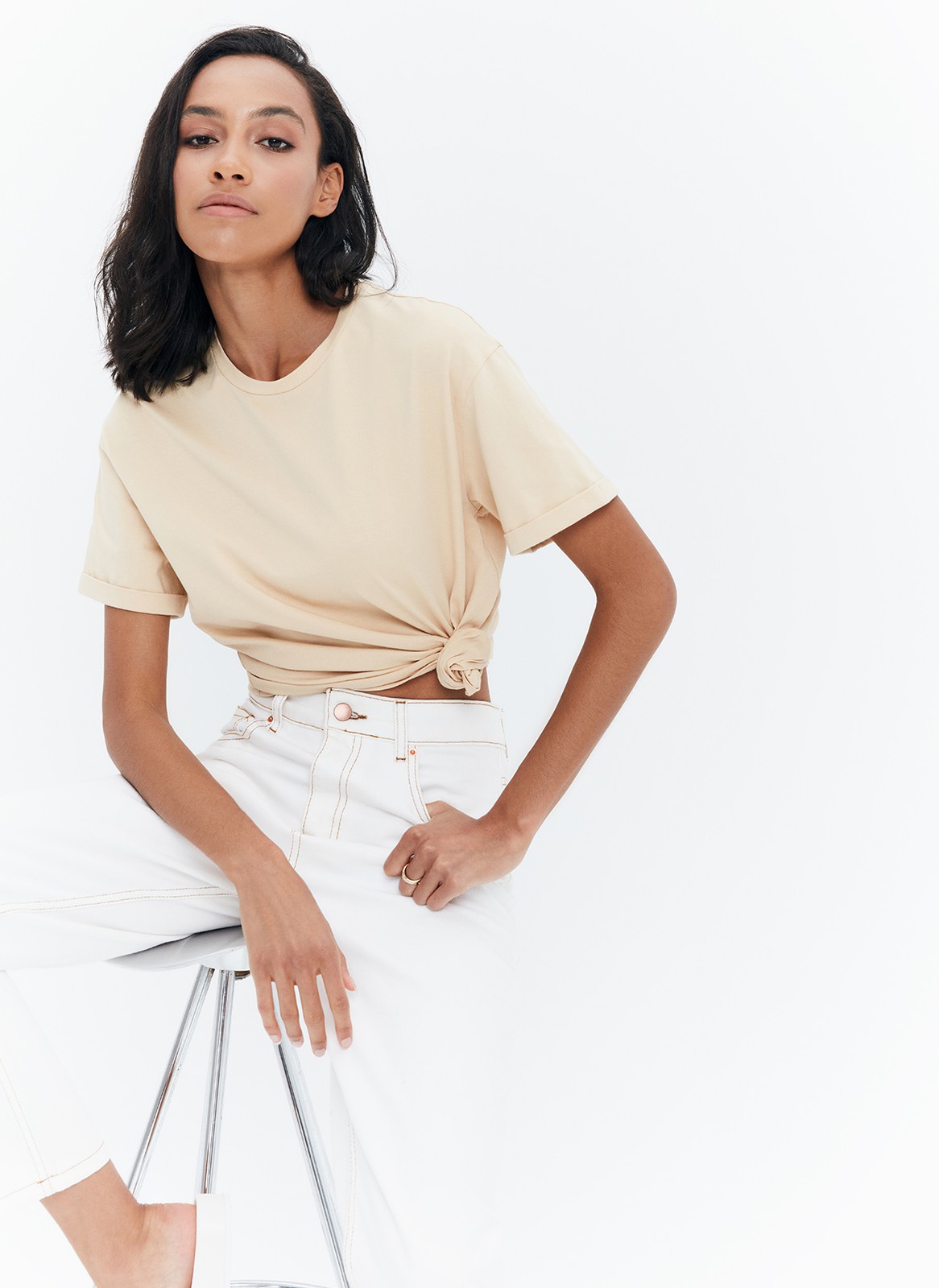 Футболка в стиле Boyfriend, цвет: бежевый Allweneed Футболка свободного кроя из слегка тянущегося хлопкового материала. В новой коллекции мы выпустили футболки в новыхбазовых, пастельных и приглушенных цветах.
На модели размер S