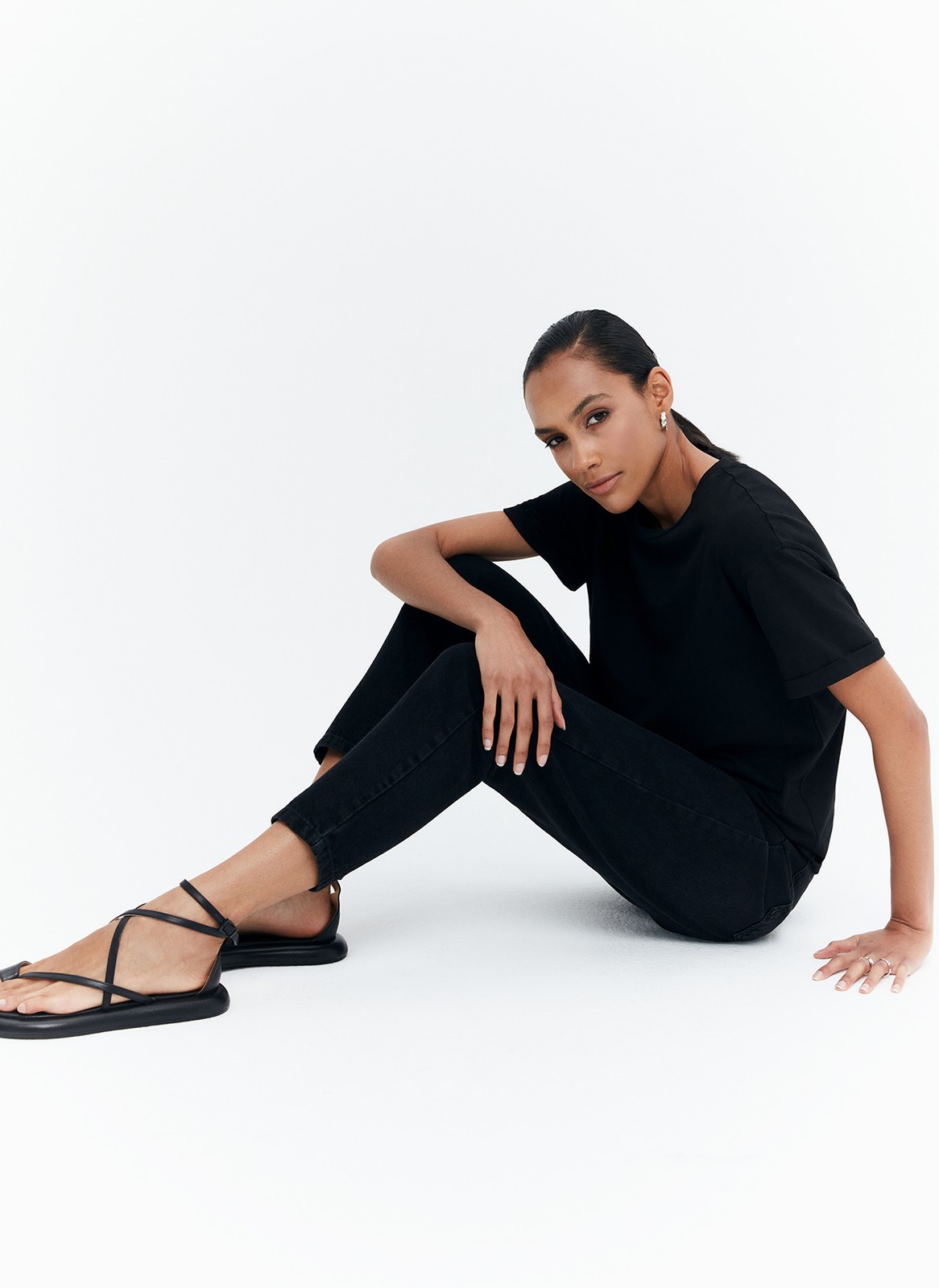 Футболка в стиле Boyfriend, цвет: Черный Allweneed Футболка свободного кроя из слегка тянущегося хлопкового материала. В новой коллекции мы выпустили футболки в новыхбазовых, пастельных и приглушенных цветах.
На модели размер S