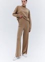 Свободные брюки из премиальной шерсти, цвет: кэмел Allweneed
Свободные брюки из тонкой и мягкой шерсти премиального качества. Они слегка расширяются, что делает ноги стройнее. Есть удобный пояс на резинке, поэтому модель хорошо сидит на любой фигуре. Шерсть прекрасно согревает и спасает от прохладного ветра. Это наш выбор, чтобы пройтись вместе с подругой по парку и насладиться долгой прогулкой.
На модели размер XS