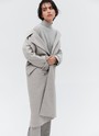 Пальто-кокон двубортное, цвет: светло-серый меланж Allweneed Свободное пальто на пуговицах. Актуальный силуэт кокон, длина миди и шлица сзади для удобства движений. Линия плеча немного спущена, застежка на четыре контрастные пуговицы и прорезные по диагонали карманы с клапанами. Модель дополнит осенние образы с джинсами и брюками, с платьями-свитерами и высокими сапогами.
Температурный режим до +5 C