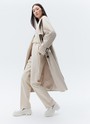 Тренч, цвет: молочный Allweneed Плащдвубортного кроя с застежкой на крупные однотонные пуговицы. Отлетная кокетка, А-силуэт и длинный пояс на талии добавляют образу легкости, а цветовая гамма создает поистине весеннее настроение.