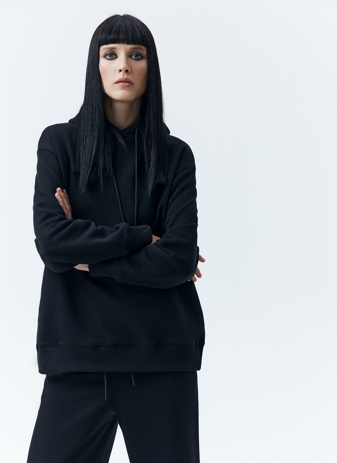 Худи Oversize, цвет: Черный Allweneed
Свободное худи из мягкой ткани. Ткань очень приятно касается тела и позволяет вашей коже дышать. Удобный капюшон на кулиске. Прекрасный вариант, чтобы пробежаться до ближайшей пекарни выходным днем. Носите комплектом с трикотажными брюками или с любым низом из гардероба.
На модели размер XS/S