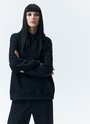 Худи Oversize, цвет: Черный Allweneed
Свободное худи из мягкой ткани. Ткань очень приятно касается тела и позволяет вашей коже дышать. Удобный капюшон на кулиске. Прекрасный вариант, чтобы пробежаться до ближайшей пекарни выходным днем. Носите комплектом с трикотажными брюками или с любым низом из гардероба.
На модели размер XS/S