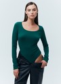 Боди с круглым вырезом, цвет: изумрудный Allweneed
Боди из нежного трикотажа с приятной на ощупь текстурой. Благодаря тонкой и эластичной ткани модель хорошо садится по фигуре. Круглый, глубокий вырез и удлиненный рукав. Мы сделали удобную застежку на кнопках для регулирования длины изделия. Если вы искали способ сделать образ лаконичным, но чуть более чувственным, чем с обычной футболкой или лонгсливом, обратите внимание на боди. Можно сочетать с любым низом: юбкой, брюками или джинсами.