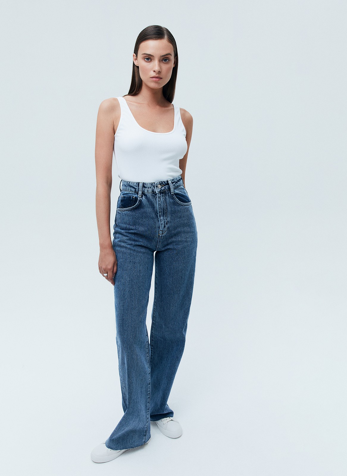 Джинсы широкие полной длины, цвет: синий Allweneed Джинсысвободного кроя из хлопка,с высокой посадкой. Плотный деним позволяет держать форму и красиво облегать линию бедра. Необработанный край. Мы выполнили модель из нашего премиального, 100% хлопкового денима, с авторской варкой и брендированной фурнитурой высокого качества.