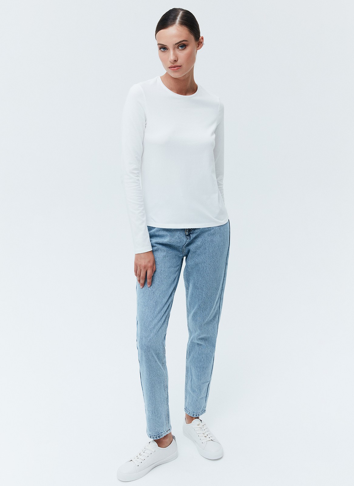 Лонгслив, цвет: молочный Allweneed
Лонгслив из мягкого трикотажа. Слегка приталенная модель. Круглая горловина и классическая линия плеч. Ткань очень приятна на ощупь создает ощущение нежных прикосновений к телу. Это изделие будет интересно смотреться на контрасте с широкими джинсами или брюками.