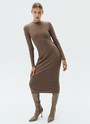 Платье миди с длинным рукавом, цвет: темно-бежевый Allweneed
Платье длины миди с длинным рукавом. Модель с ребристым эффектом, что делает образ многогранным. Изделие прямого кроя из смесового материала, благодаря которому модель хорошо садится по фигуре и сохраняет форму. Мы любимым такие платья из плотного и пластичного трикотажа, ведь их можно надеть уютным вечером в кругу близких или на свидание. Носите с сапогами или обувью без каблука.