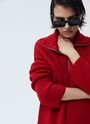 Свитер oversize c молнией на горловине, цвет: красный Allweneed
Свитер свободного кроя с молнией на горловине. Спущенная линия плеча для расслабленного образа. Материал согревает и очень приятно касается тела, поэтому вы можете проводить в нем долгие вечера у камина. Для офиса сочетайте свитер с юбкой-карандашом, а для отдыха с удобными джинсами или брюками из трикотажа.