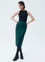 Прямая юбка из костюмной ткани, цвет: изумрудный Allweneed
Юбка-карандаш из костюмной ткани. Мы поработали над тканью в этом сезоне, теперь она ещё лучше держит форму. Благодаря материалам высокого качества, юбка красиво смотрится на фигуре. Модель на средней посадке. Мы рекомендуем сочетать с жакетами из новой коллекции и водолазками.