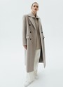 Пальто двубортное удлиненное, цвет: СЕРО-БЕЖЕВЫЙ МЕЛАНЖ Allweneed Двубортное пальто длины миди из итальянской шерстяной ткани. Модель прямого силуэта с классической линией плеч. Два накладных кармана. Пальто, которое подойдет к лаконичному образу на каждый день и к строгому костюму и вечернему платью. Ткань высокого качества имеет характерный легкий отблеск, что добавляет образу немного шика. Модель достаточно свободная, поэтому вы можете легко передвигаться по городу.
Температурный режим до +5 C