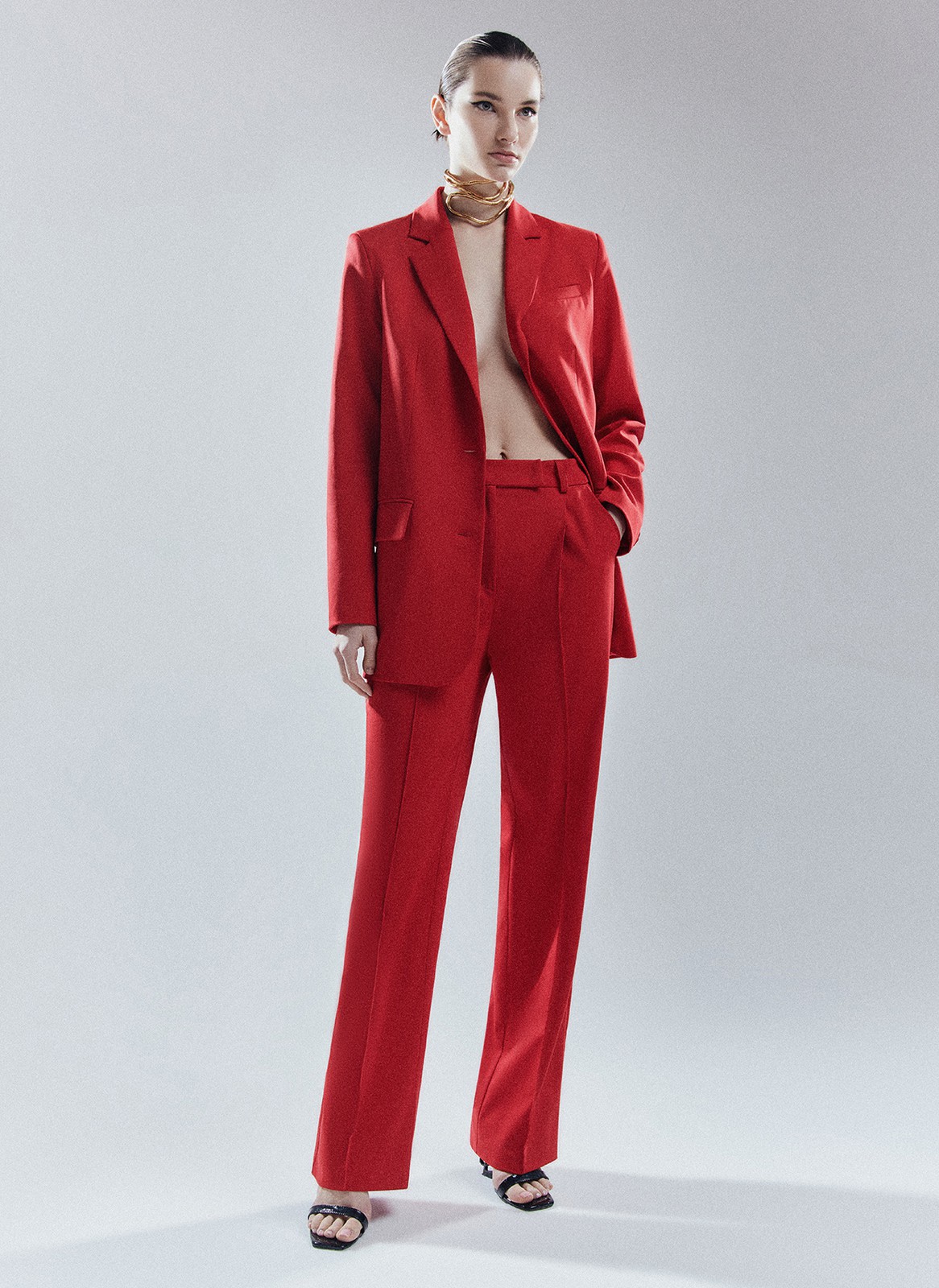 Брюки полной длины, цвет: красный Allweneed
Брюки прямого кроя. Полная длина и посадка на талии. Модель со скрытой застёжкой. Брюки благодаря крою отлично вытягивают силуэт и делают ноги визуально стройнее. Носите с жакетом из новой коллекции в офис или на свидание.