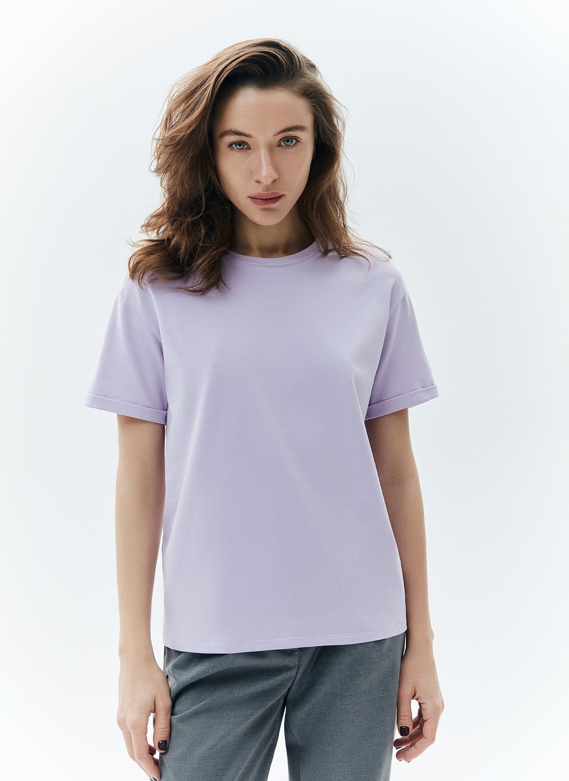 Футболка в стиле boyfriend, цвет: лавандовый Allweneed
Футболка выполнена из плотной кулирки воздушной трикотажной ткани, которую часто используют для детской одежды. А значит, в ней вам будет очень комфортно.
Ткань хорошо держит форму. Благодаря натуральному составу футболку можно носить в любое время года. Круглая горловина обработана классическим способом. Станет хорошей базой и откроет простор для многих сочетаний: с жакетами и брюками, под свитшот и джинсы и с домашней одеждой.