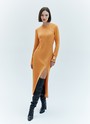 Платье миди с разрезом, цвет: рыжий Allweneed
Платье длины миди. Модель из плотной и приятной к телу вискозы, которая красиво струится. Мы учли ваши пожелания и для большего комфорта спрятали застёжку на молнии в плечевом шве. Длинный рукав и особенно актуальный женственный крой по косой вытягивают силуэт и подчёркивают линии тела. Круглый вырез и смелый разрез на юбке. Изделие гармонично будет смотреться с длинными пальто и свободными жакетами. Для создания вечернего образа просто добавьте немного лаконичных украшений.