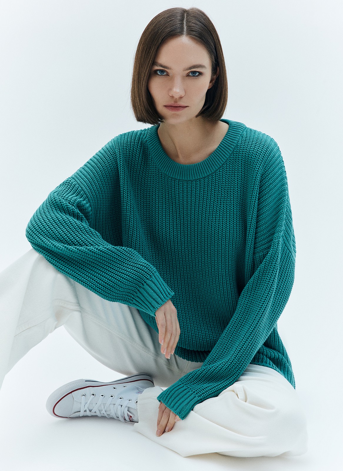 Свитер oversize, цвет: изумрудный Allweneed
Хлопковый свитер крупной вязки. Модель свободного силуэта, с круглой горловиной. Легко вписывается в весенний гардероб. Материал дышит и позволяет поддерживать оптимальный температурный режим. Мы рекомендуем носить его как самостоятельно, так и надеть под него футболку или рубашку. Это одна из наших любимых моделей для прогулок или уютных посиделок с подругой.