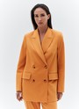Жакет двубортный oversize, цвет: рыжий Allweneed
Двубортный жакет прямого силуэта с классической линией плеча. Для модели мы выбрали турецкую костюмную ткань, которая производилась только для нас, с добавлением нежных волокон вискозы. Изделие с приятной к телу подкладочной тканью. Хороший жакет сегодня считается одной из основ грамотного гардероба, поскольку он дарит огромное количество сочетаний: от строгих офисных вариантов до нарядных вечерних.