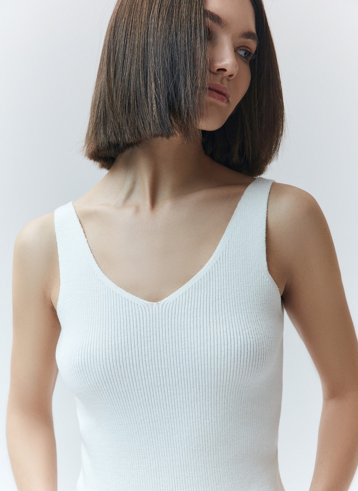 Вязаный топ, цвет: молочный Allweneed
Топ из нежного трикотажа. Наш бестселлер в новых цветах. Благодаря вискозе вам будет комфортно даже жарким днём. Пряжа дарит приятные тактильные ощущения. Рекомендуем носить как альтернативу футболкам.