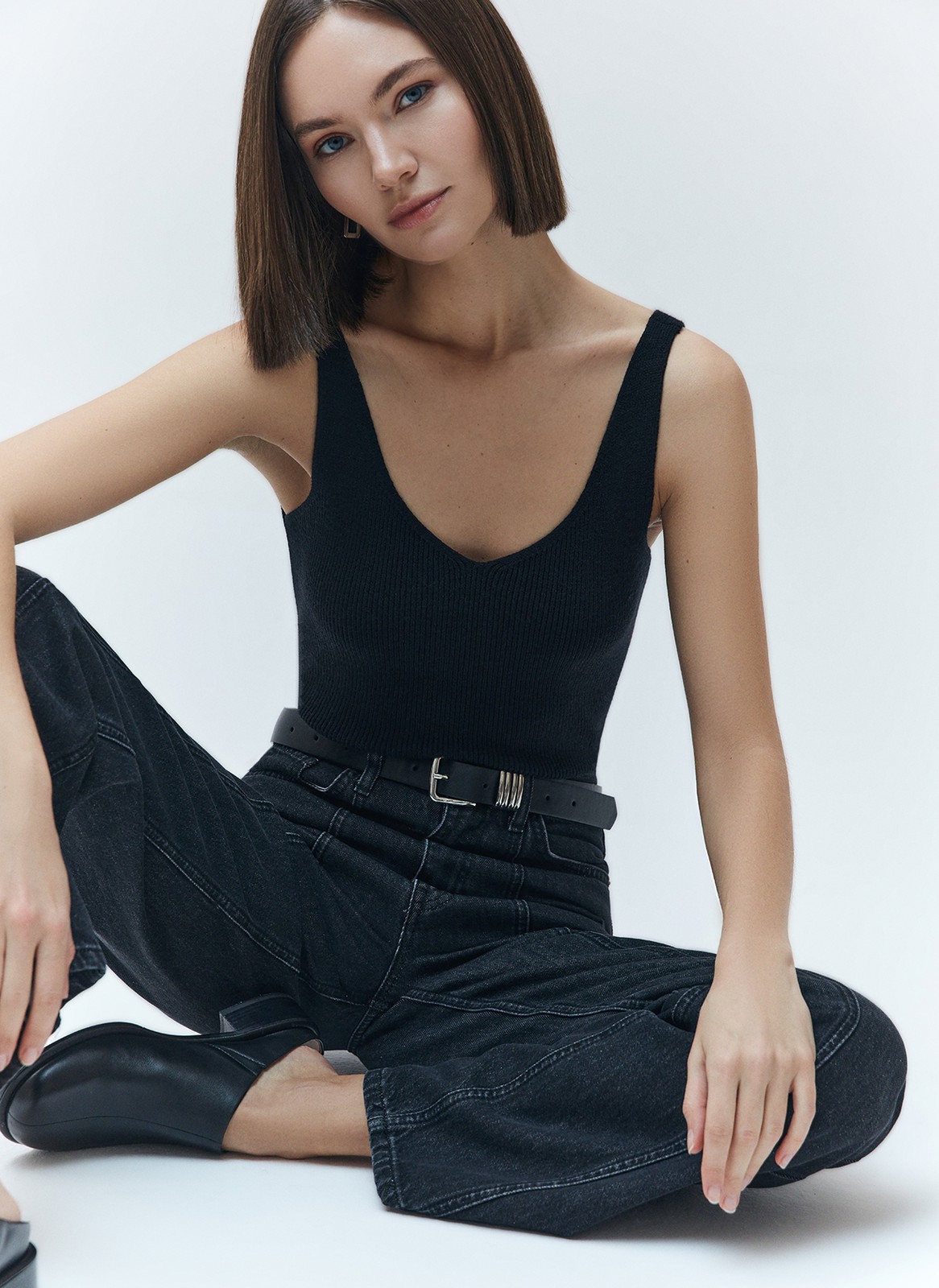 Вязаный топ, цвет: Черный Allweneed
Топ из нежного трикотажа. Наш бестселлер в новых цветах. Благодаря вискозе вам будет комфортно даже жарким днём. Пряжа дарит приятные тактильные ощущения. Рекомендуем носить как альтернативу футболкам.