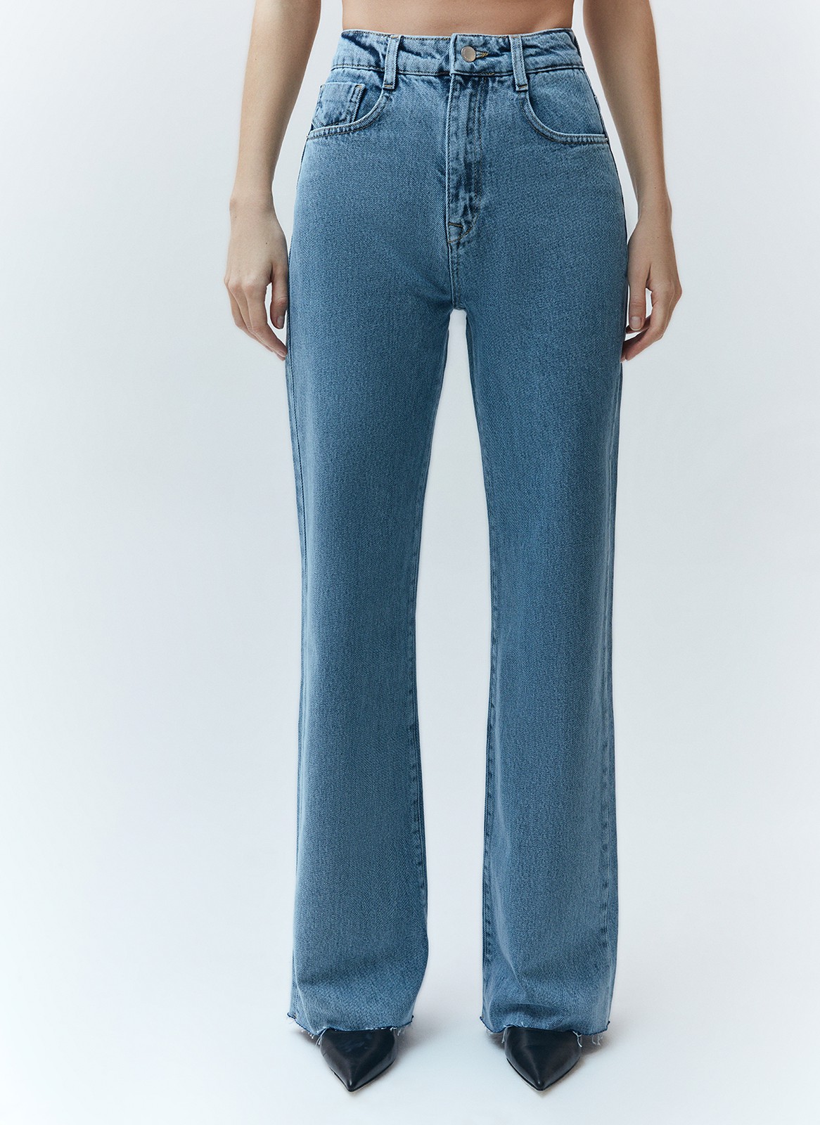 Джинсы широкие полной длины, цвет: синий Allweneed Джинсысвободного кроя из хлопка,с высокой посадкой. Плотный деним позволяет держать форму и красиво облегать линию бедра. Необработанный край, благодаря чему джинсы выглядят эффектно. Мы выполнили модель из нашего премиального, 100% хлопкового денима, с авторской варкой и брендированной фурнитурой высокого качества.