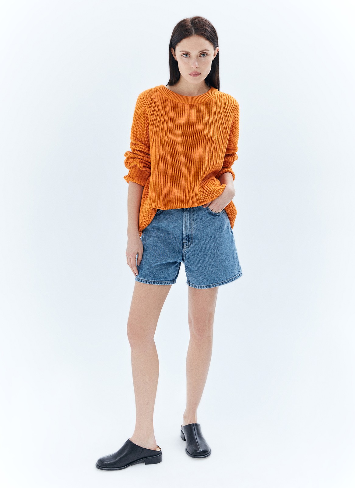 Свитер oversize, цвет: ОРАНЖЕВЫЙ Allweneed Хлопковый свитер крупной вязки. Модель свободного силуэта, с круглой горловиной. Легко вписывается в весенний гардероб. Материал дышит и позволяет поддерживать оптимальный температурный режим. Мы рекомендуем носить его как самостоятельно, так и надеть под него футболку или рубашку. Это одна из наших любимых моделей для прогулок или уютных посиделок с подругой.