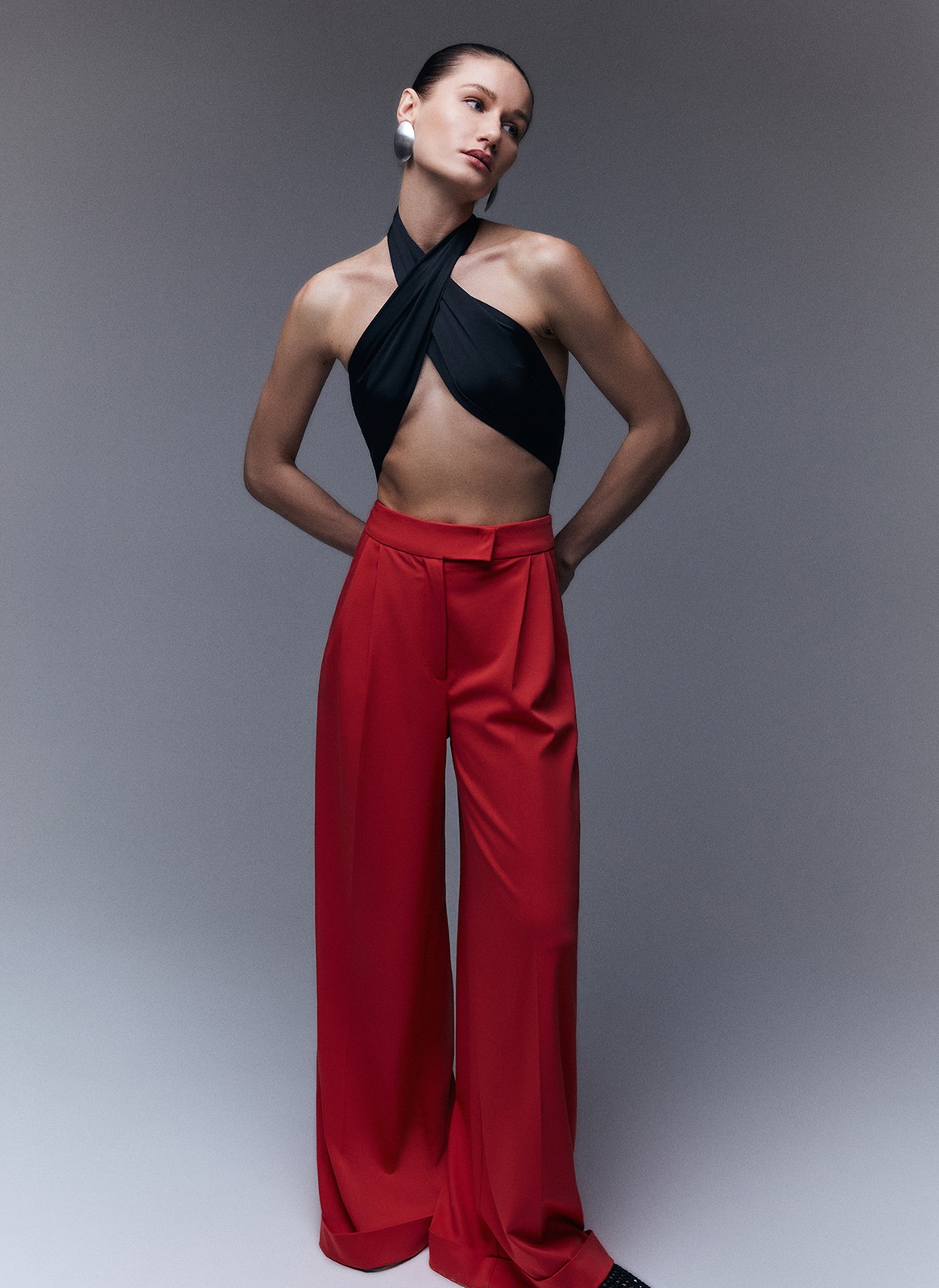 Брюки-палаццо с манжетами, цвет: ягодный Allweneed
Широкие брюки полной длины с манжетами. Выполнены из мягкой, достаточно тонкой, но формоустойчивой костюмной ткани, благодаря которой будет комфортно весной. Удобная скрытая застёжка на крючки и посадка на уровне талии. Модель удлиняет силуэт. Советуем носить комплектом с жакетом из новой коллекции.