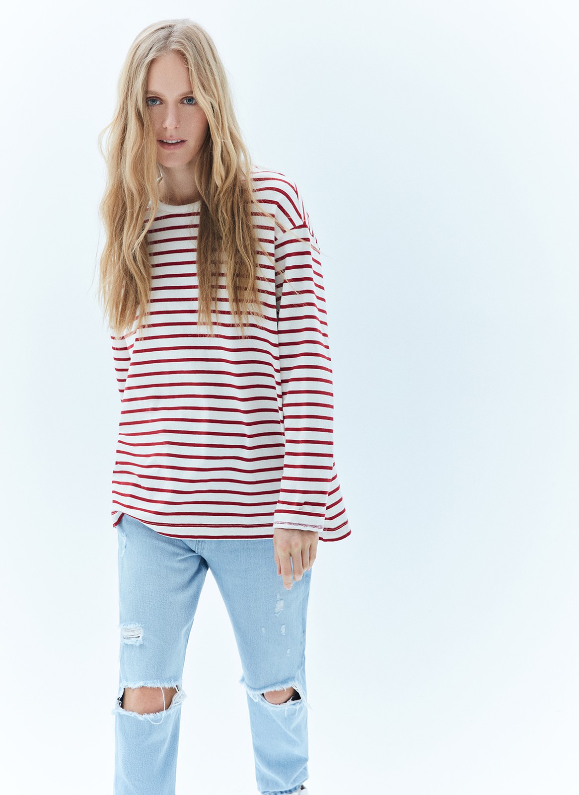 Лонгслив в полоску, цвет: Молочно-красный Allweneed
Лонгслив свободного кроя из мягкого трикотажного полотна. Актуальный удлинённый рукав и спущенная пройма. Благодаря приятной на ощупь ткани и отличному составу в нашей тельняшке вам будет комфортно целый день. Советуем носить модель с джинсами и юбками 24/7.