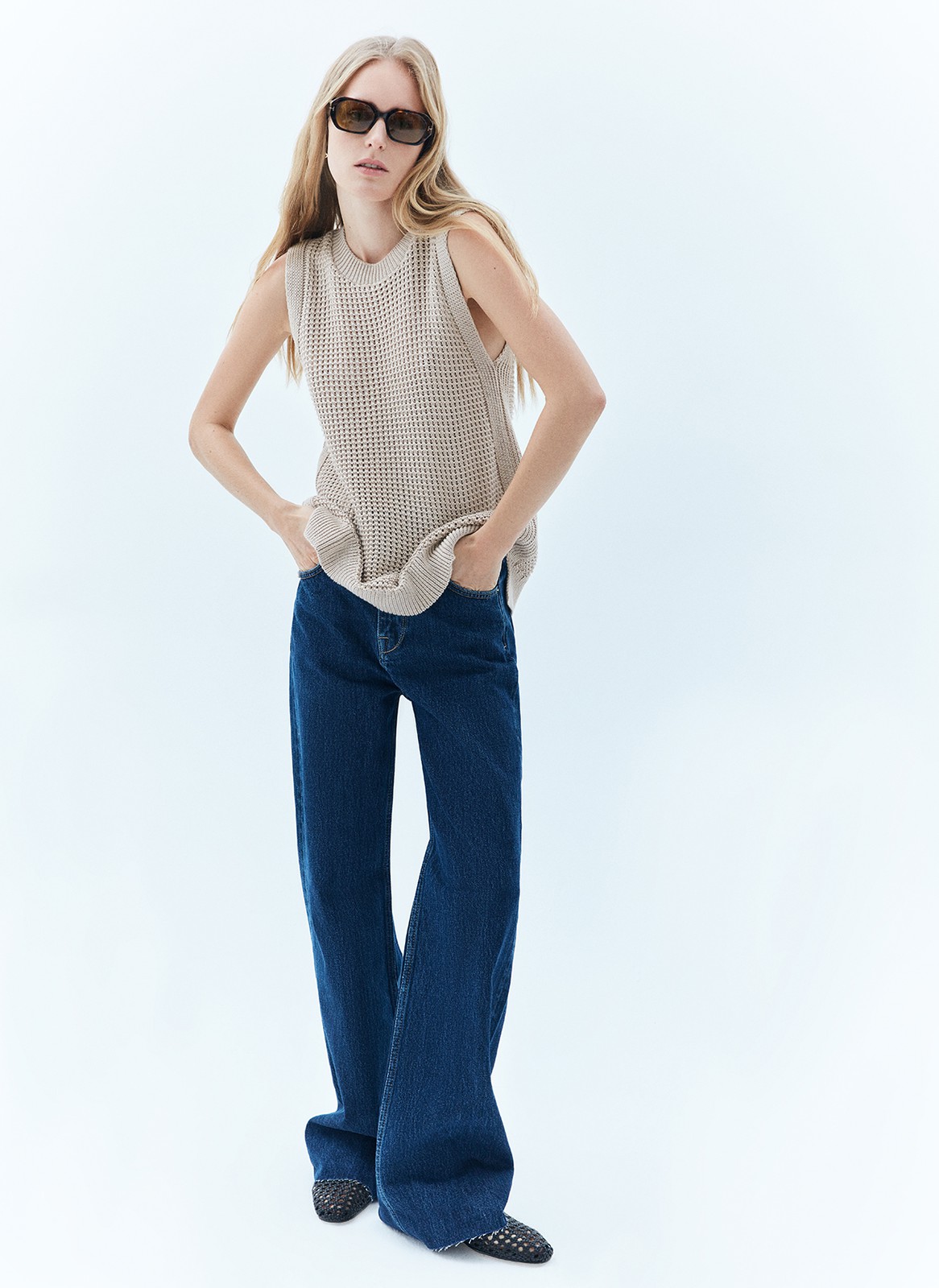 Джинсы широкие полной длины, цвет: синий Allweneed Прямые джинсы с посадкой на линии талии. Ваша любимая модель полной длины. Четыре кармана и отстрочки на передней половинке брюк. Плотный деним позволяет держать форму и красиво облегать линию бедра. Мы выполнили модель из нашего премиального 100% хлопкового денима с авторской варкой и брендированной фурнитурой высокого качества, по которой нас узнают.